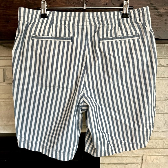 Lands End Mid Rise Pull On Casual Shorts - Picture 4 of 7